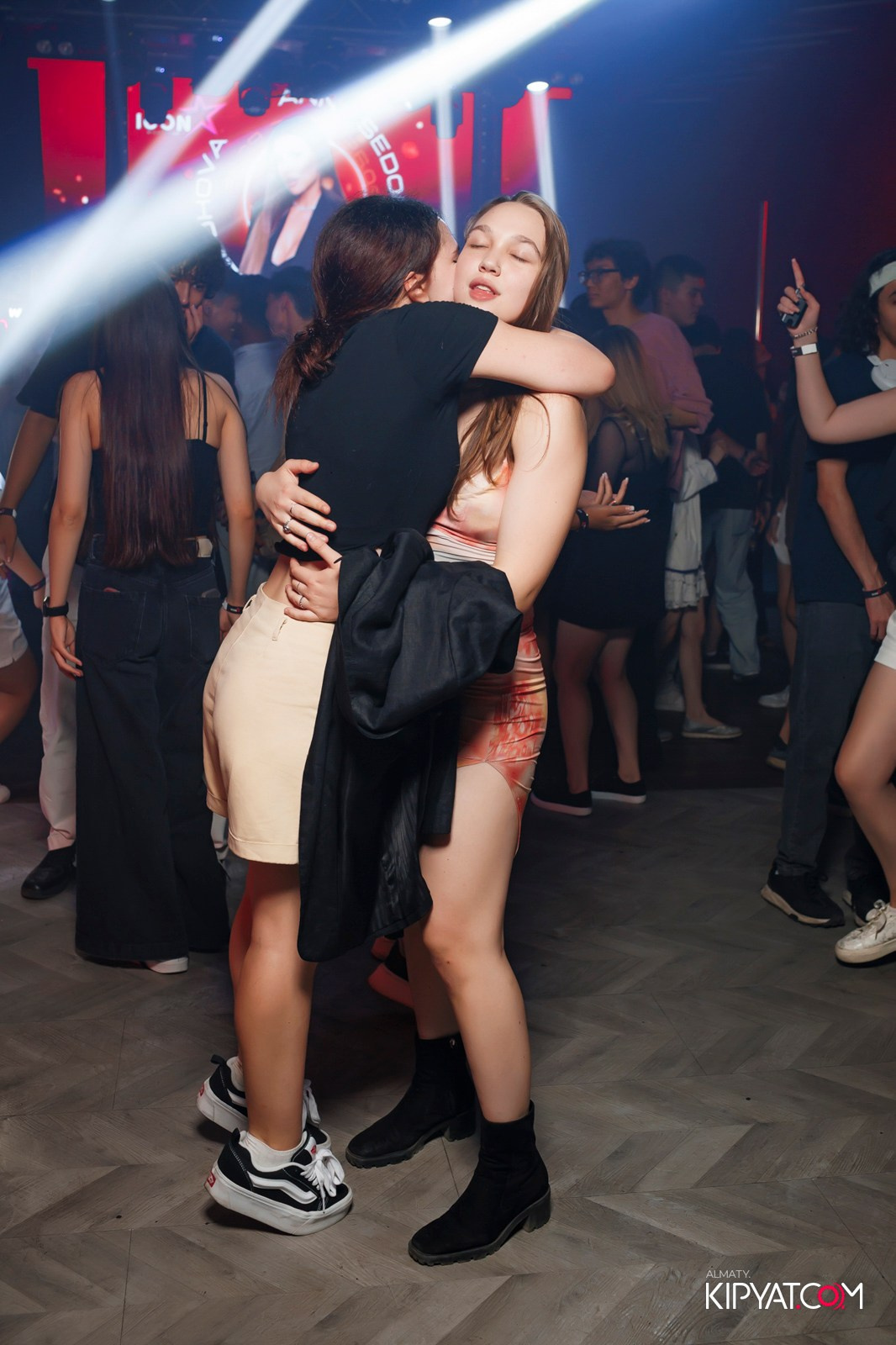 НОЧНОЙ КЛУБ ICON. КИПЯТКОМ АЛМАТЫ!