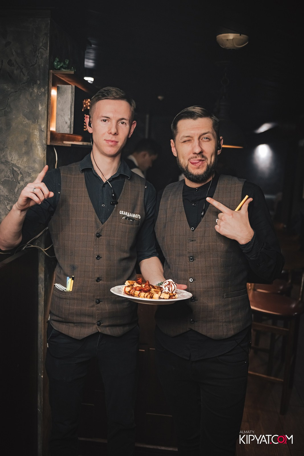 РЕСТО-БАР СКАНДАЛИСТЪ. КИПЯТКОМ АЛМАТЫ!