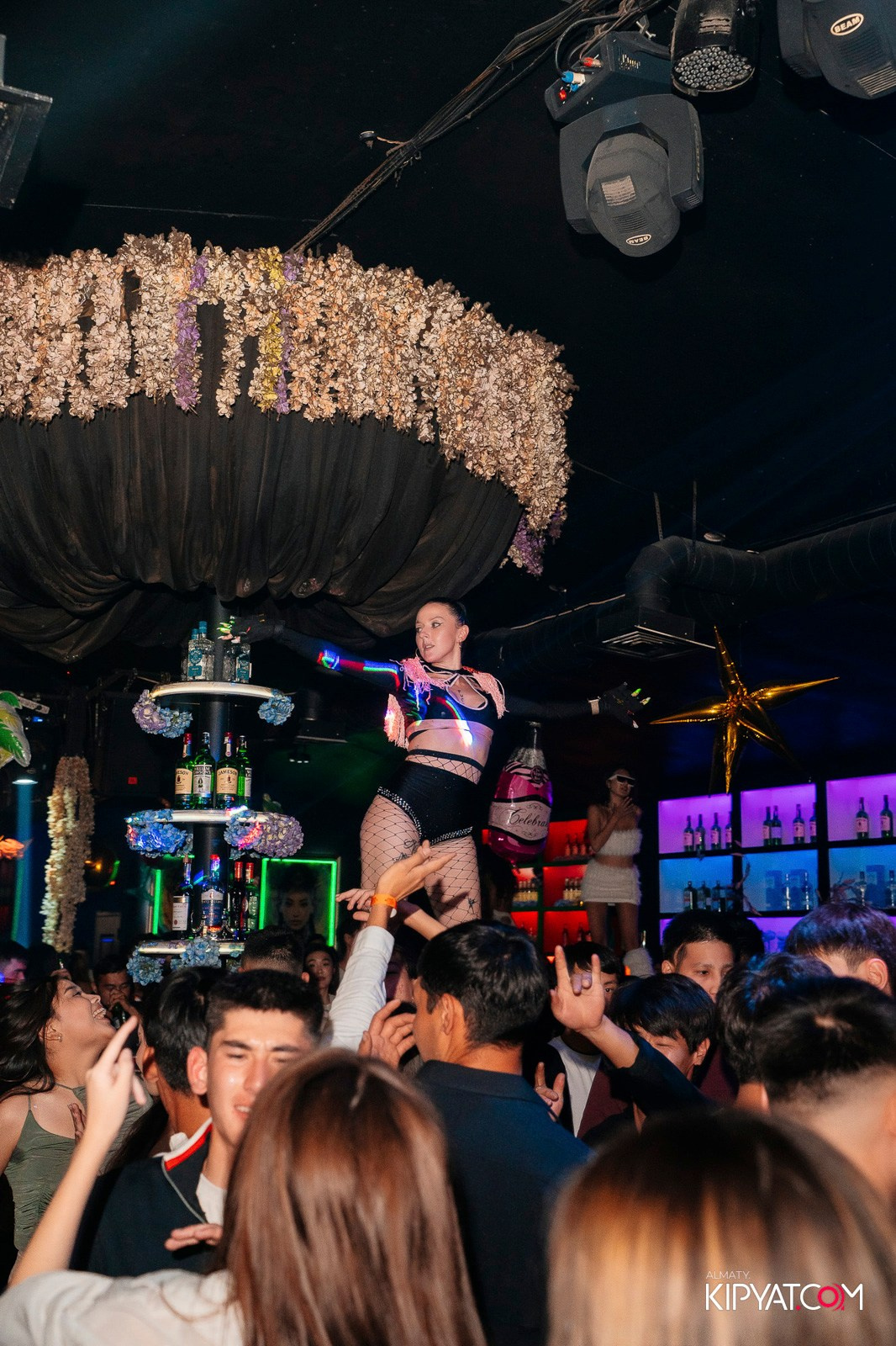 UYAT EMES BAR. КИПЯТКОМ АЛМАТЫ!