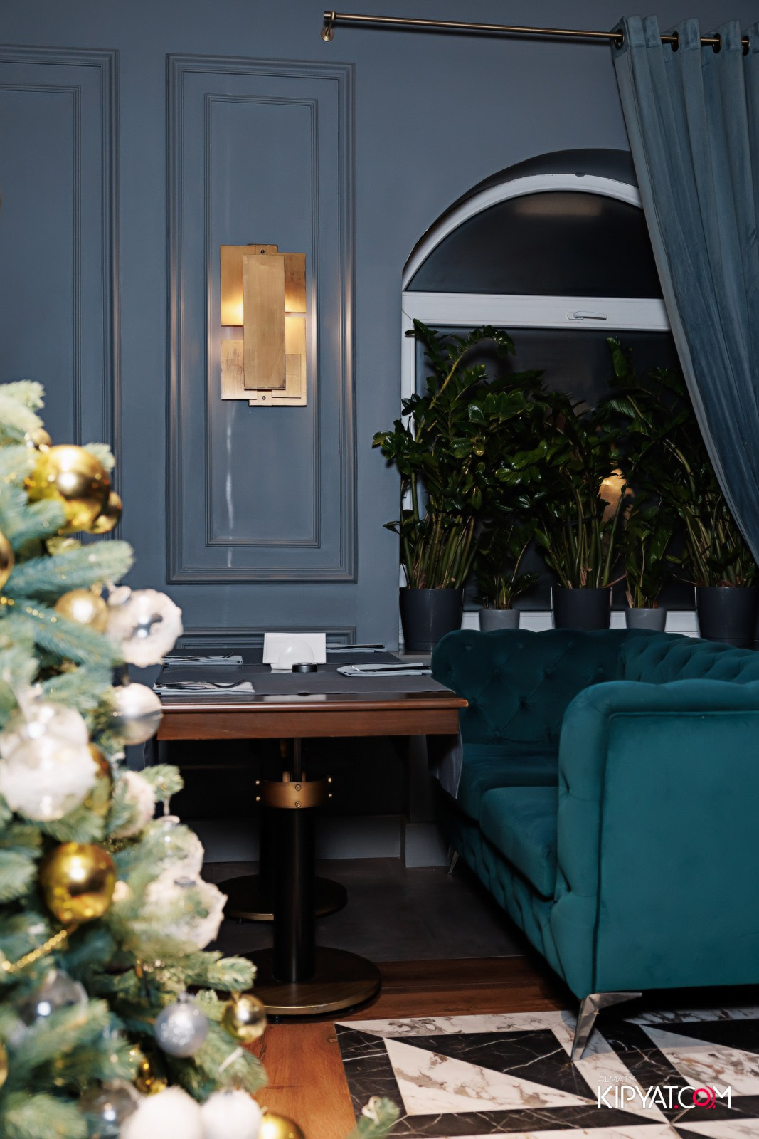 LAUREATE GRAND CAFÉ. КИПЯТКОМ АЛМАТЫ!