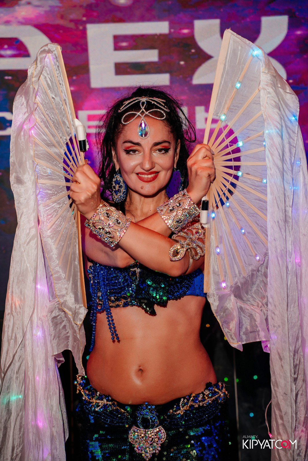 БАР ПАНАЕХАЛИ НА ТОЛЕ БИ. КИПЯТКОМ АЛМАТЫ!