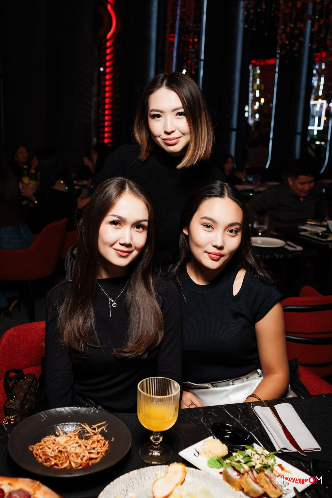 FRIENDS BAR & TERRACE. КИПЯТКОМ АЛМАТЫ!