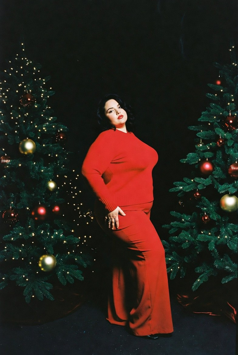 Плюс сайз в красном