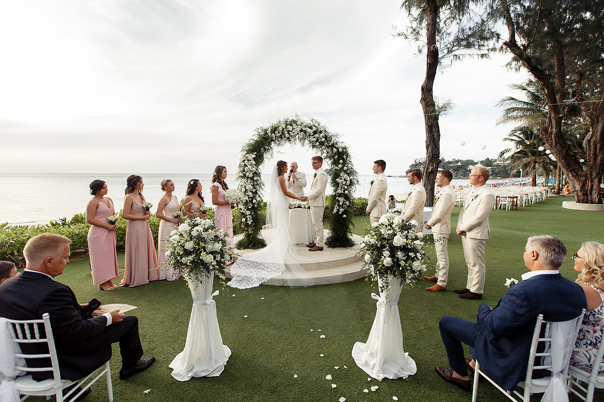 Свадьба на Пхукете для пары из Англии в отеле Katathani Phuket. Фотограф на Пхукете в Таиланде