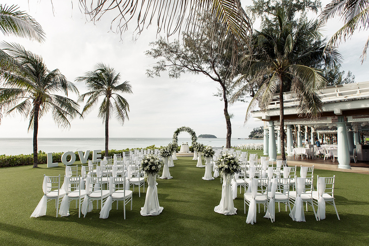 Свадьба на Пхукете для пары из Англии в отеле Katathani Phuket. Фотограф на Пхукете в Таиланде