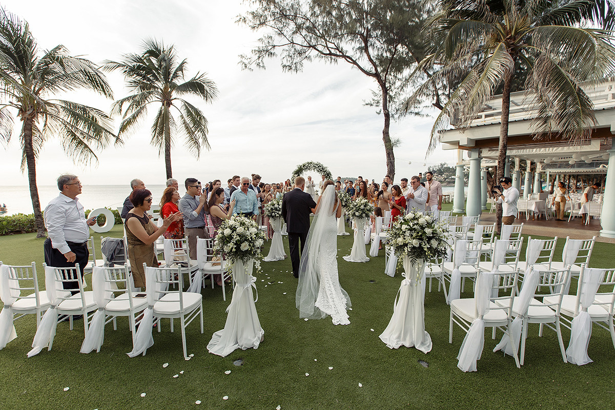 Свадьба на Пхукете для пары из Англии в отеле Katathani Phuket. Фотограф на Пхукете в Таиланде