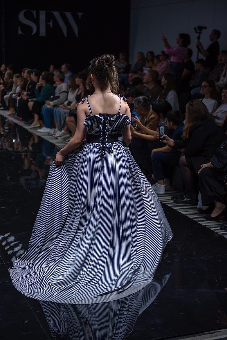 SochiFashionWeek2024 дизайнер Юлия Крылова. Семейный и коммерческий фотограф в Сочи Александр Бодунов