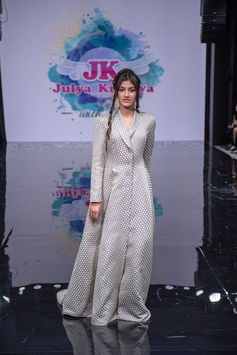 SochiFashionWeek2024 дизайнер Юлия Крылова. Семейный и коммерческий фотограф в Сочи Александр Бодунов