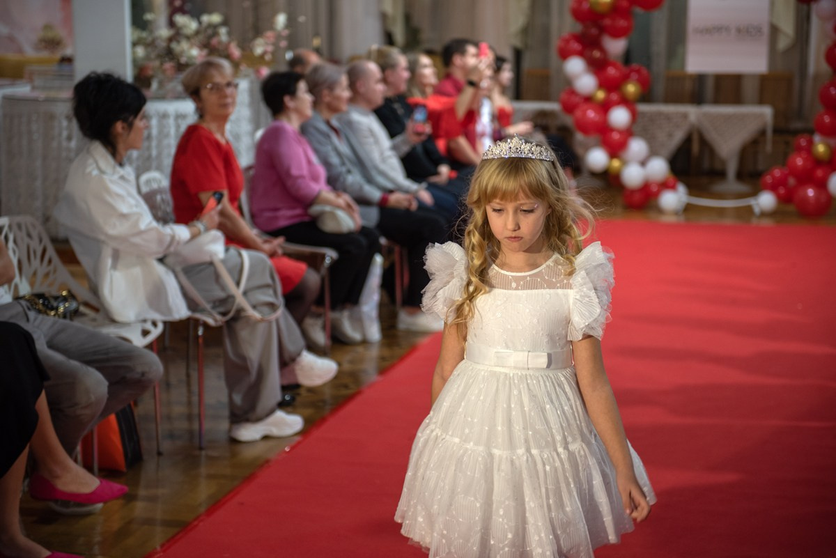 Выпускной в детской школе моделей HAPPYkids 2024. Семейный и коммерческий фотограф в Сочи Александр Бодунов