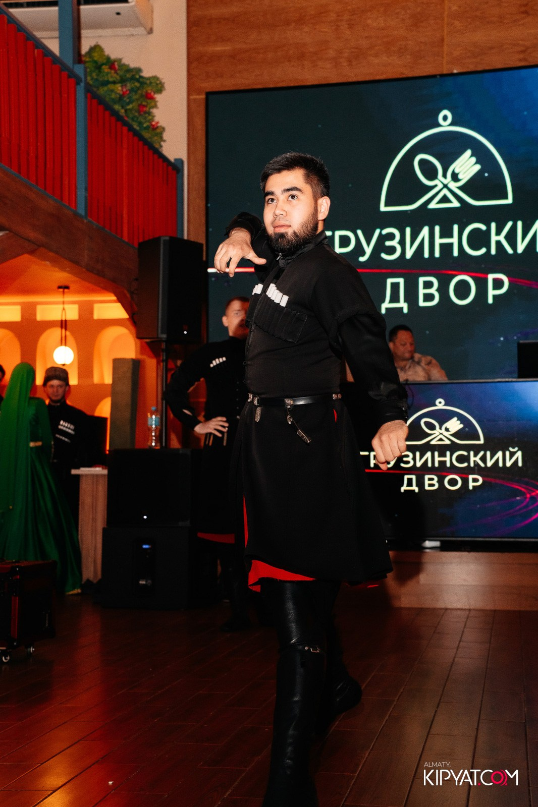 ГРУЗИНСКИЙ ДВОР НА КАБАНБАЙ БАТЫРА. КИПЯТКОМ АЛМАТЫ!