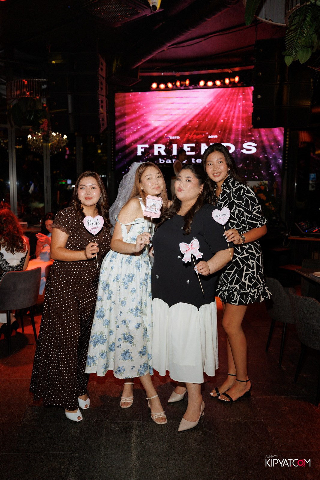 FRIENDS BAR & TERRACE. КИПЯТКОМ АЛМАТЫ! Фотосъемка мероприятий в Алматы