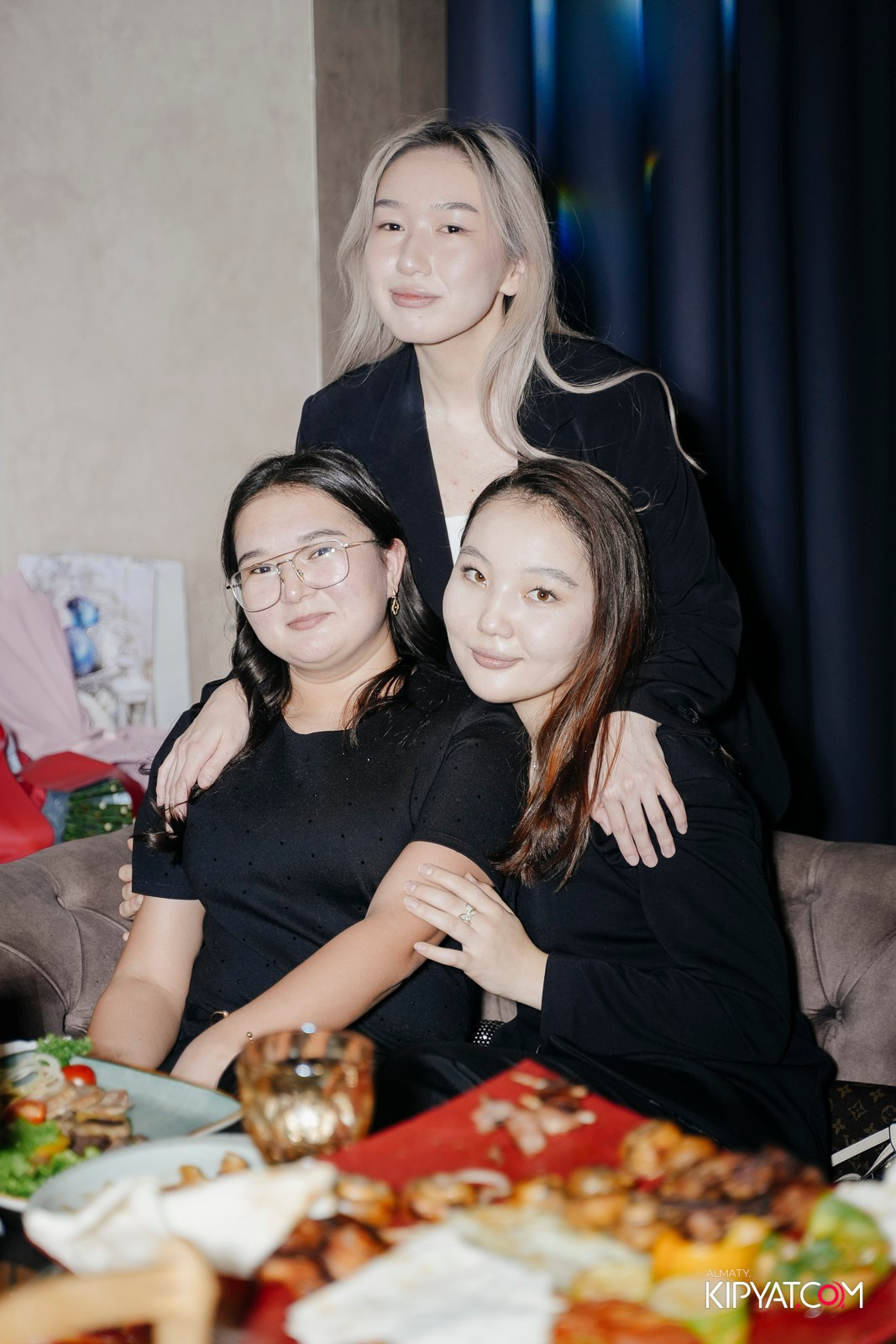 КАФЕ ЖАСМИН НА ЯССАУИ. КИПЯТКОМ АЛМАТЫ! Фотосъемка мероприятий в Алматы