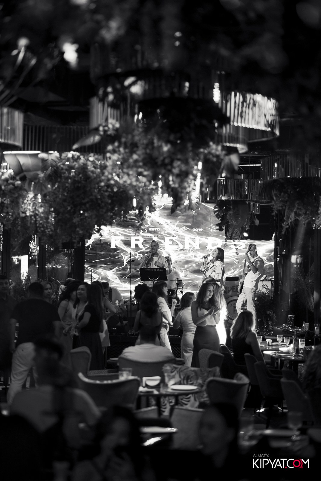 FRIENDS BAR & TERRACE. КИПЯТКОМ АЛМАТЫ!