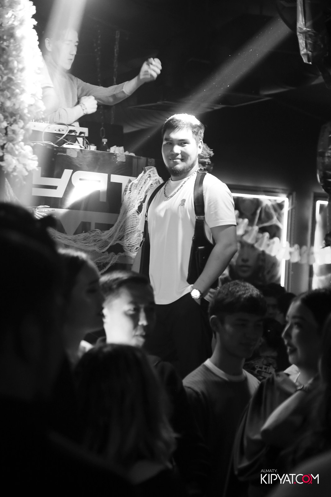 UYAT EMES BAR. КИПЯТКОМ АЛМАТЫ!