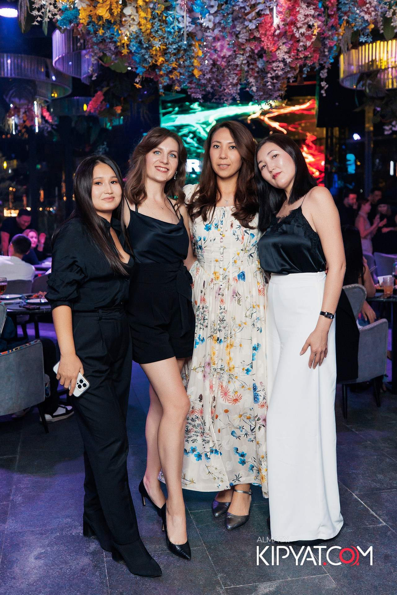 Friends bar & terrace. КИПЯТКОМ АЛМАТЫ! Фотосъемка мероприятий в Алматы