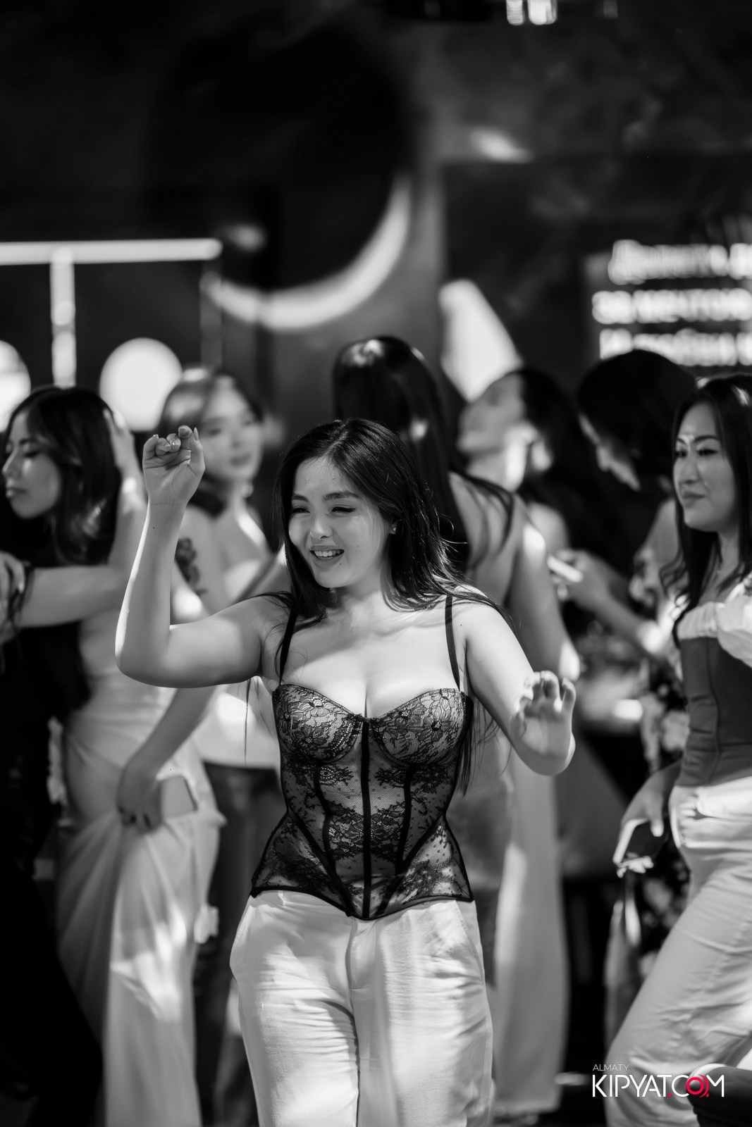 MOOD KARAOKE & TERRACE. КИПЯТКОМ АЛМАТЫ!