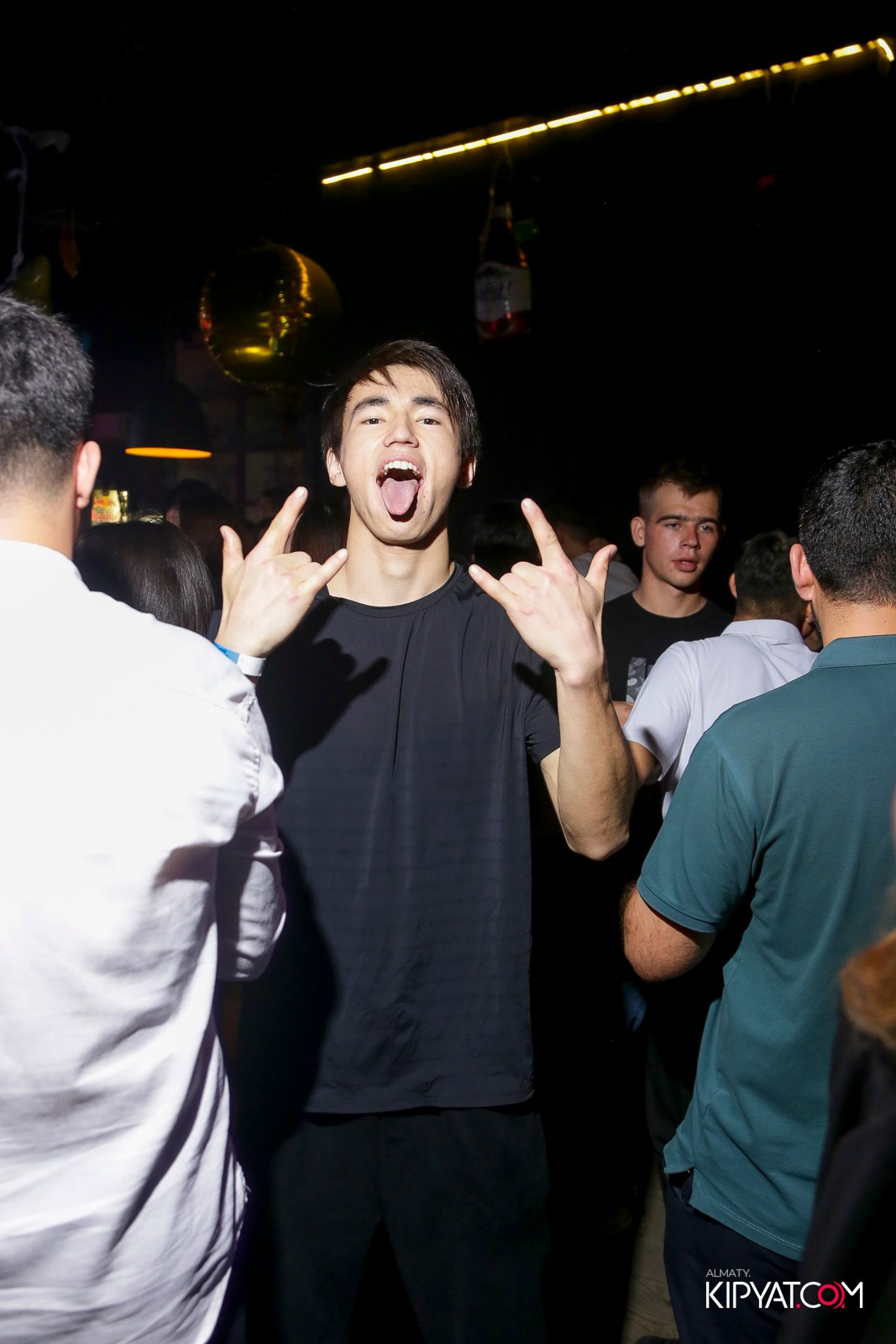 UYAT EMES BAR. КИПЯТКОМ АЛМАТЫ!