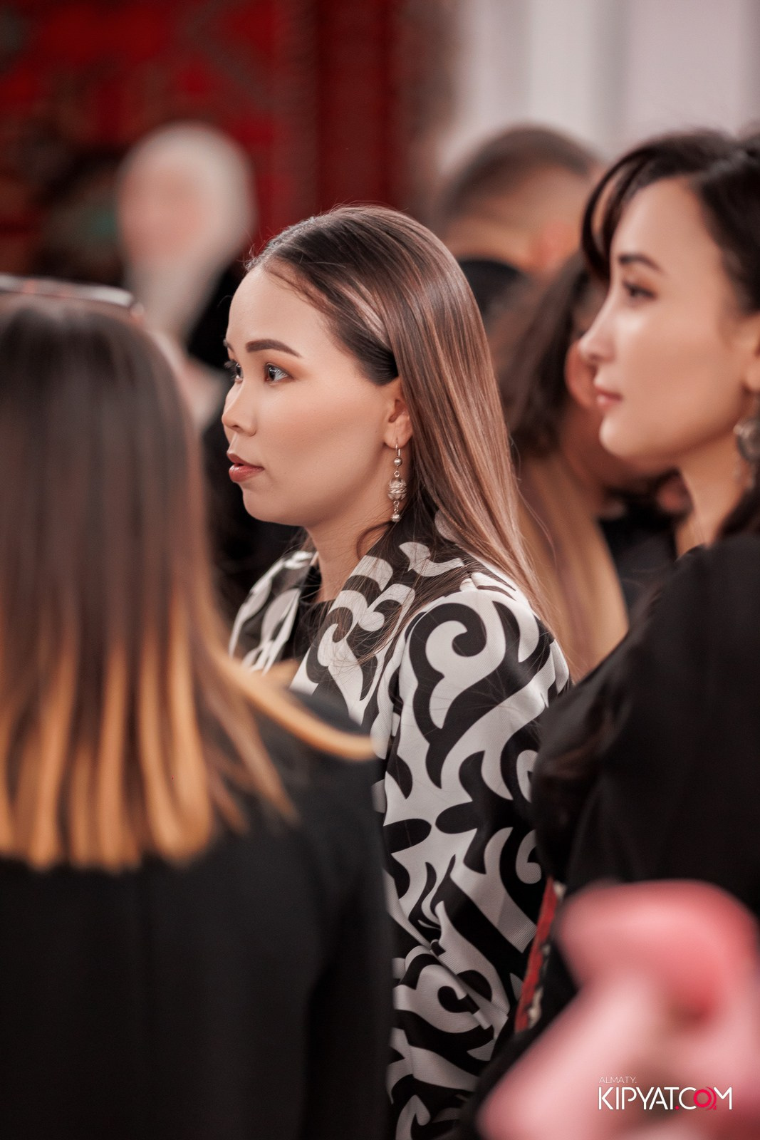 FASHION ПОКАЗ, КАЗАХСКОЙ НАЦИОНАЛЬНОЙ ОДЕЖДЫ. КИПЯТКОМ АЛМАТЫ!