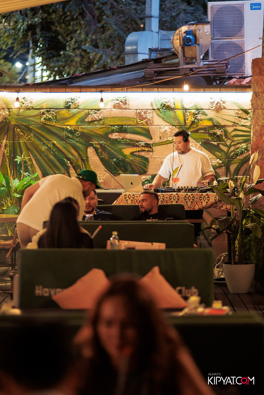 OLOVO НА САТПАЕВА. КИПЯТКОМ АЛМАТЫ! Фотосъемка мероприятий в Алматы