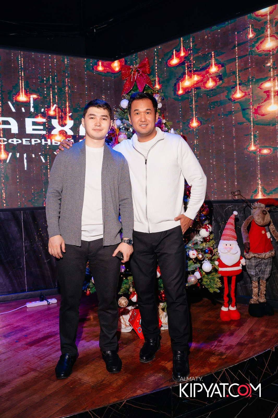 БАР ПАНАЕХАЛИ НА ТОЛЕ БИ. КИПЯТКОМ АЛМАТЫ!