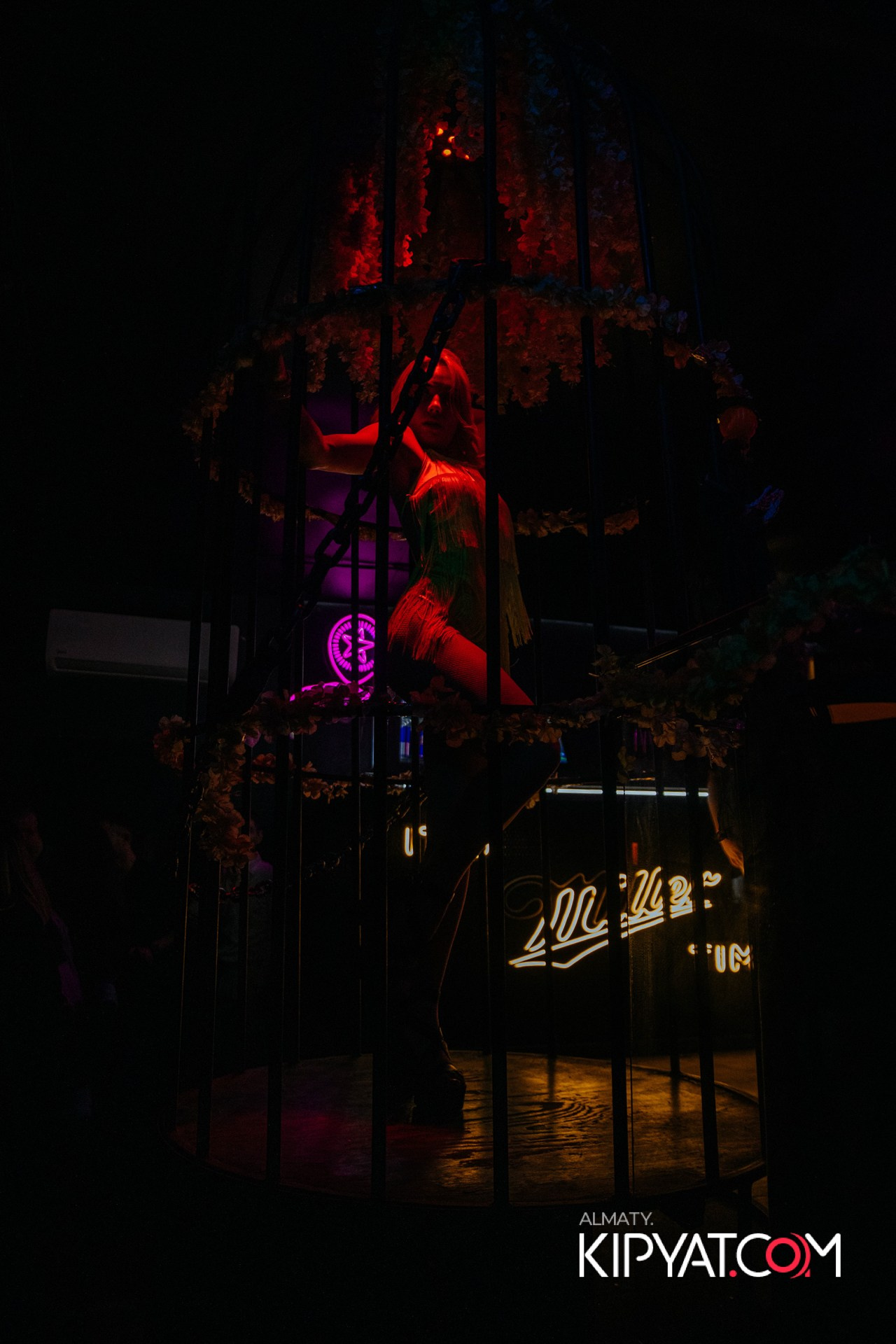 UYAT EMES BAR. КИПЯТКОМ АЛМАТЫ!