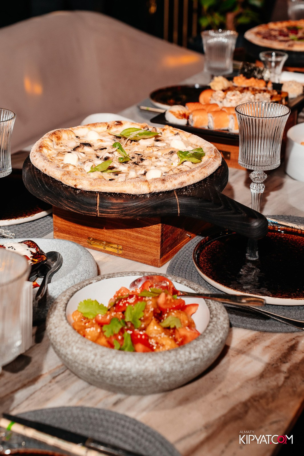 MOOD KARAOKE & TERRACE. КИПЯТКОМ АЛМАТЫ!