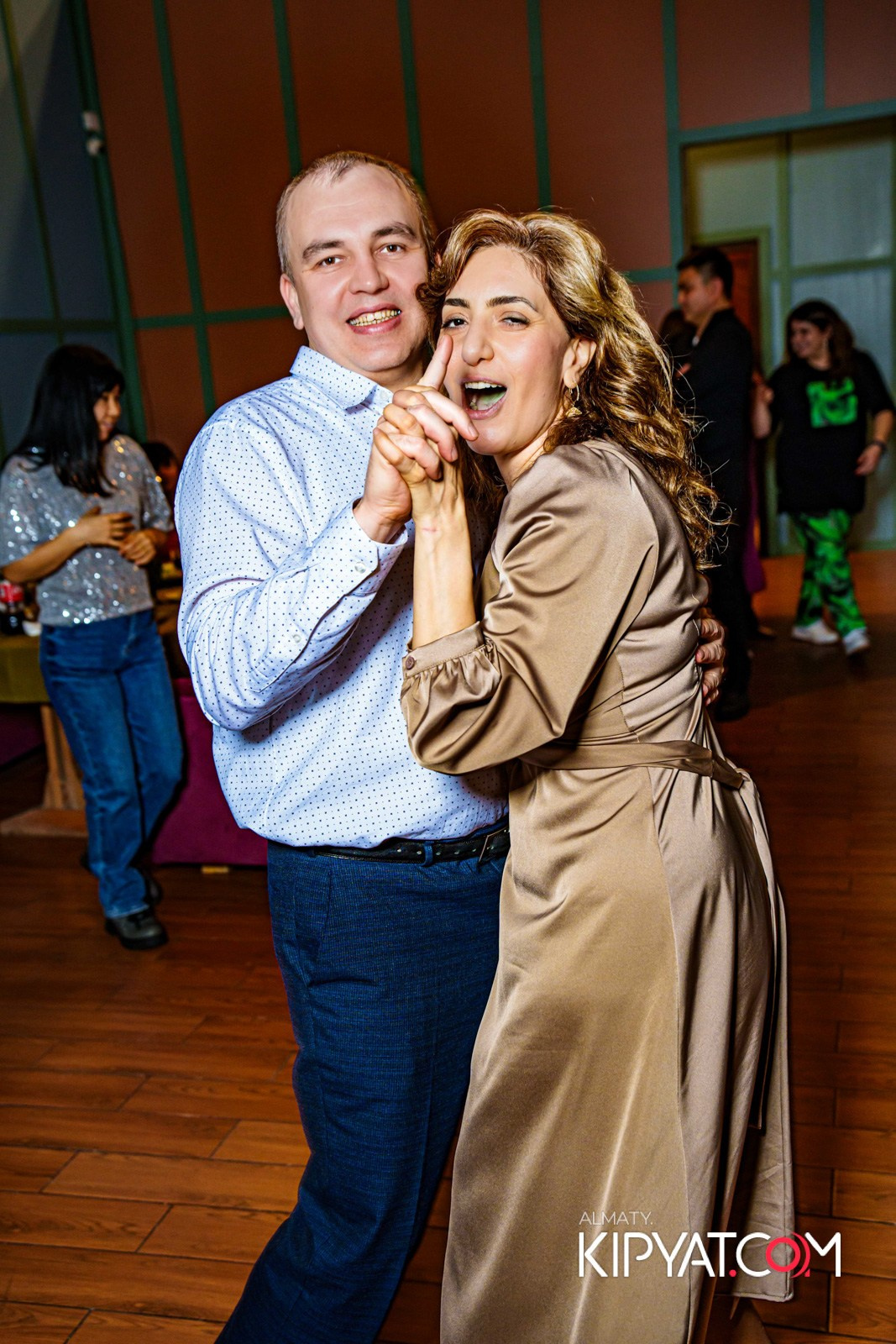 ГРУЗИНСКИЙ ДВОР НА КАБАНБАЙ БАТЫРА. КИПЯТКОМ АЛМАТЫ!