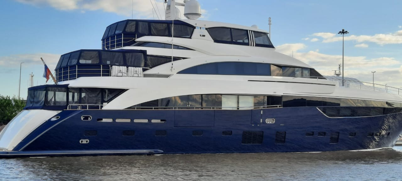 Princess 40 m complete cover. Design Yachts and Cars