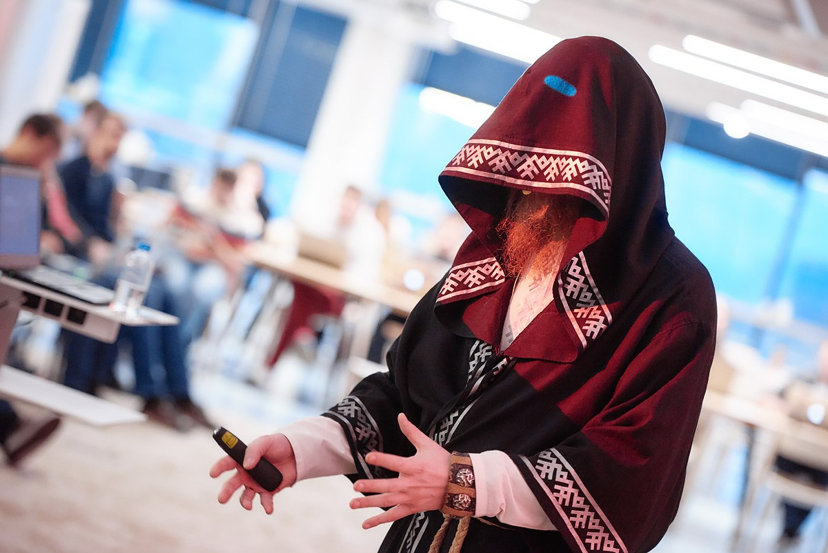 Нейромонах Феофан в Avito. Репортажный фотограф в Москве Вадим Францев