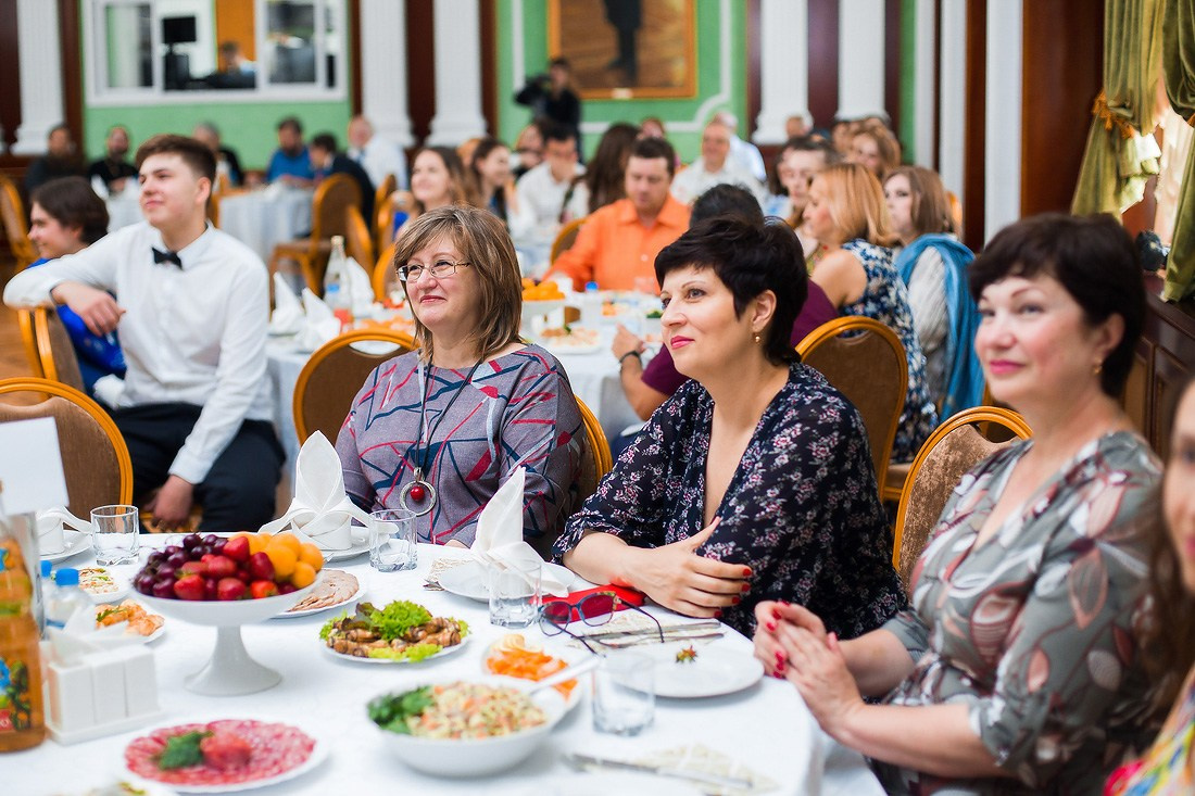Выпускной в гимназии «Василиада». Репортажный фотограф Борис Геер