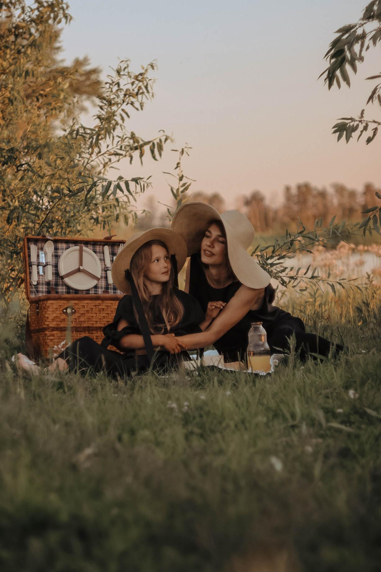 Фотосессия пикника на озере недорого. Семейный фотодуэт Ирина и Николай Власьевы. Фотосессии в Новосибирске