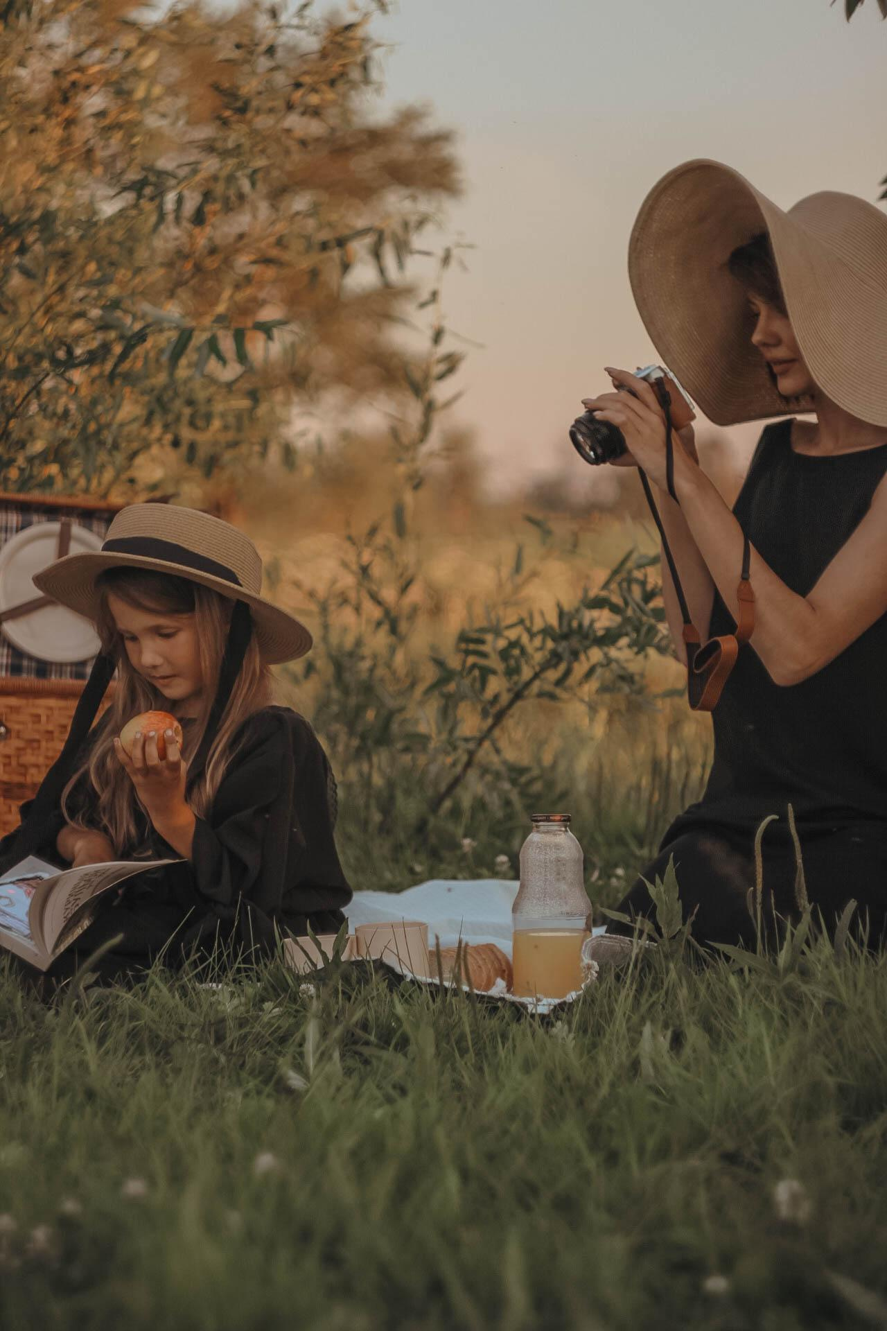 Фотосессия пикника на озере недорого. Семейный фотодуэт Ирина и Николай Власьевы. Фотосессии в Новосибирске