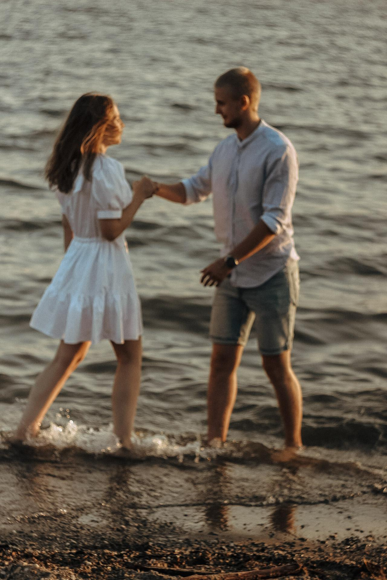 Фотосессия пары на пляже недорого. Семейный фотодуэт Ирина и Николай Власьевы. Фотосессии в Новосибирске