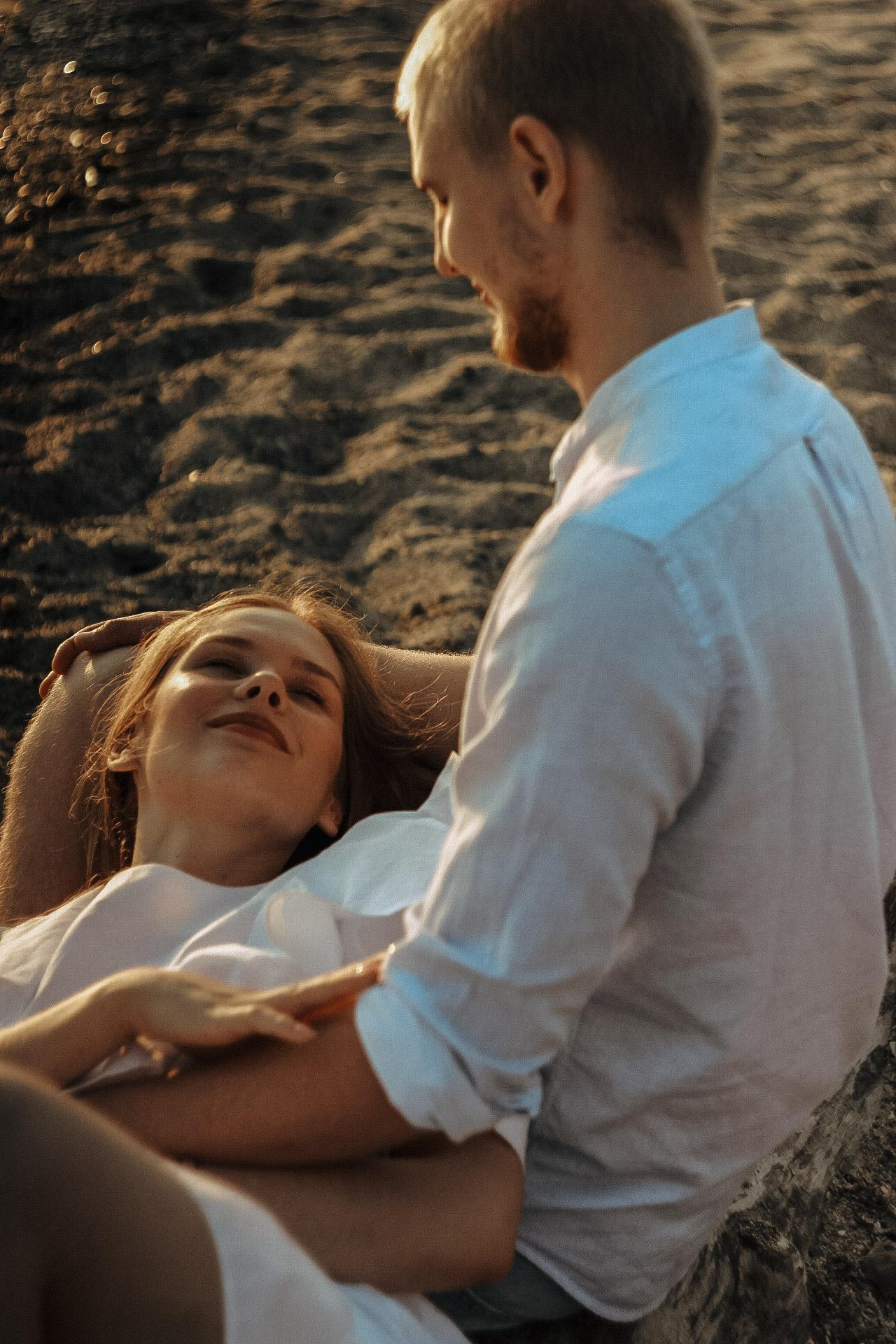 Фотосессия пары на пляже недорого. Семейный фотодуэт Ирина и Николай Власьевы. Фотосессии в Новосибирске