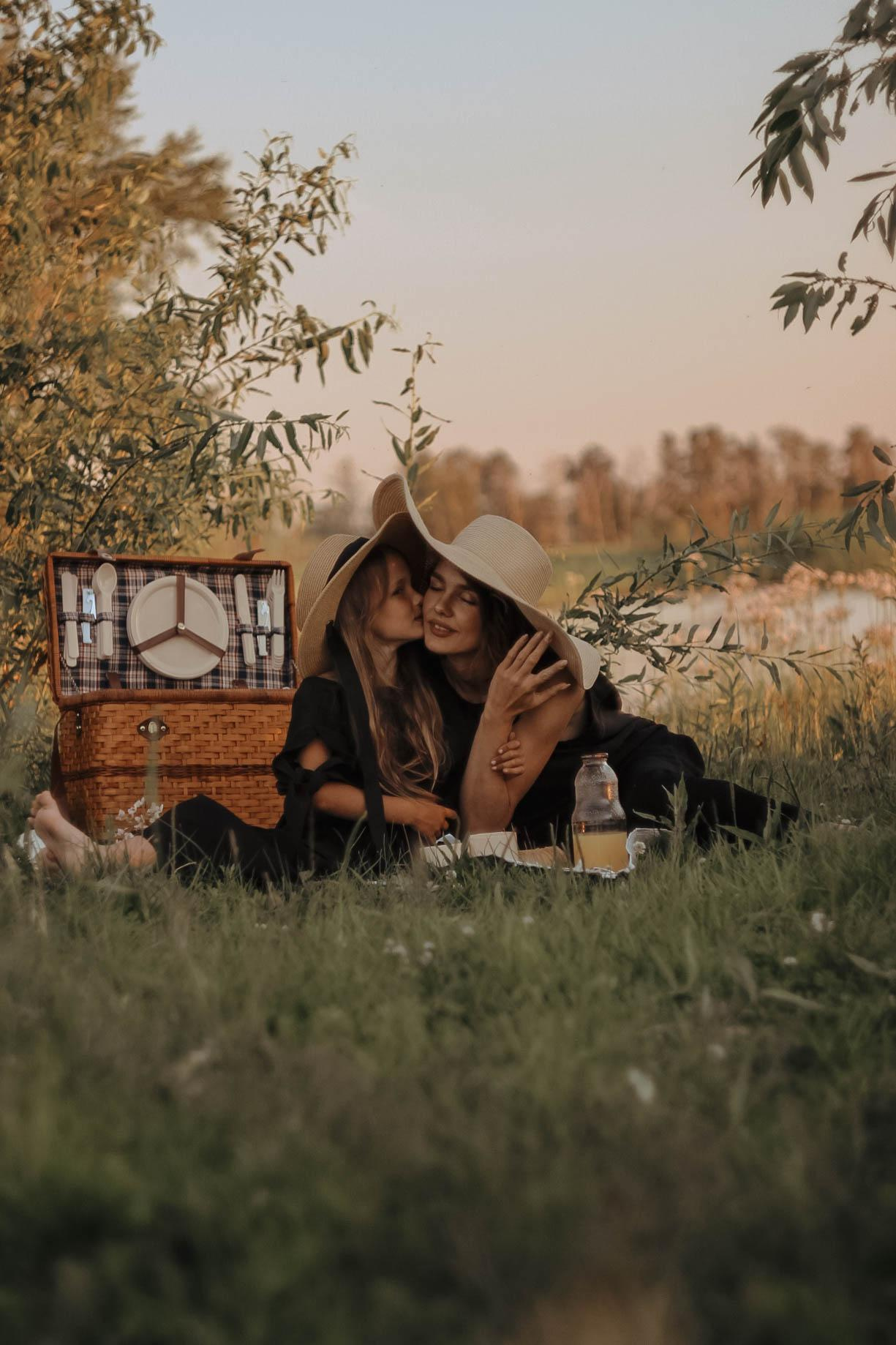 Фотосессия пикника на озере недорого. Семейный фотодуэт Ирина и Николай Власьевы. Фотосессии в Новосибирске