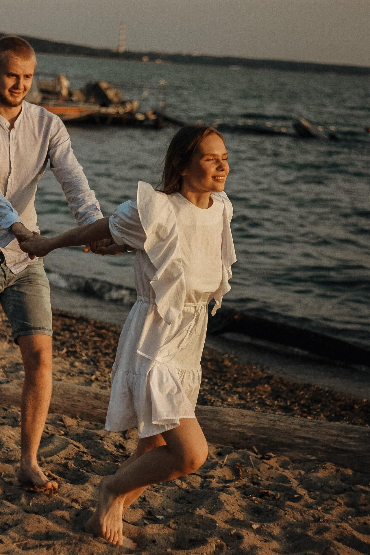 Фотосессия пары на пляже недорого. Семейный фотодуэт Ирина и Николай Власьевы. Фотосессии в Новосибирске