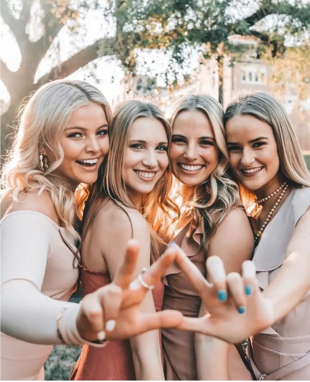 По трое-пятеро