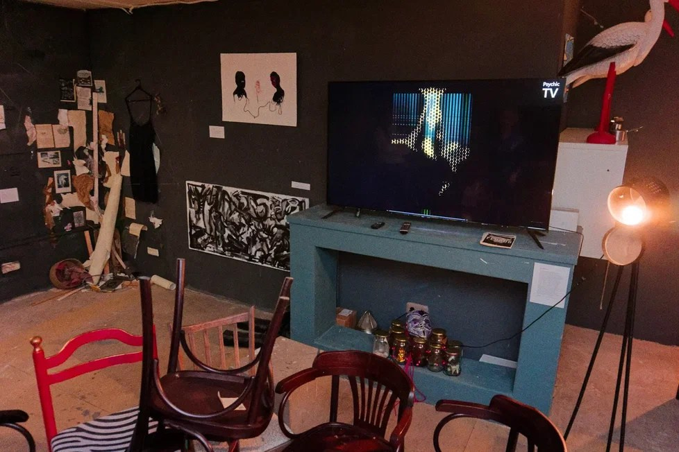 Пороги. Елизавета Иванова — независимый куратор, культуролог, исследователь художественных практик, художник