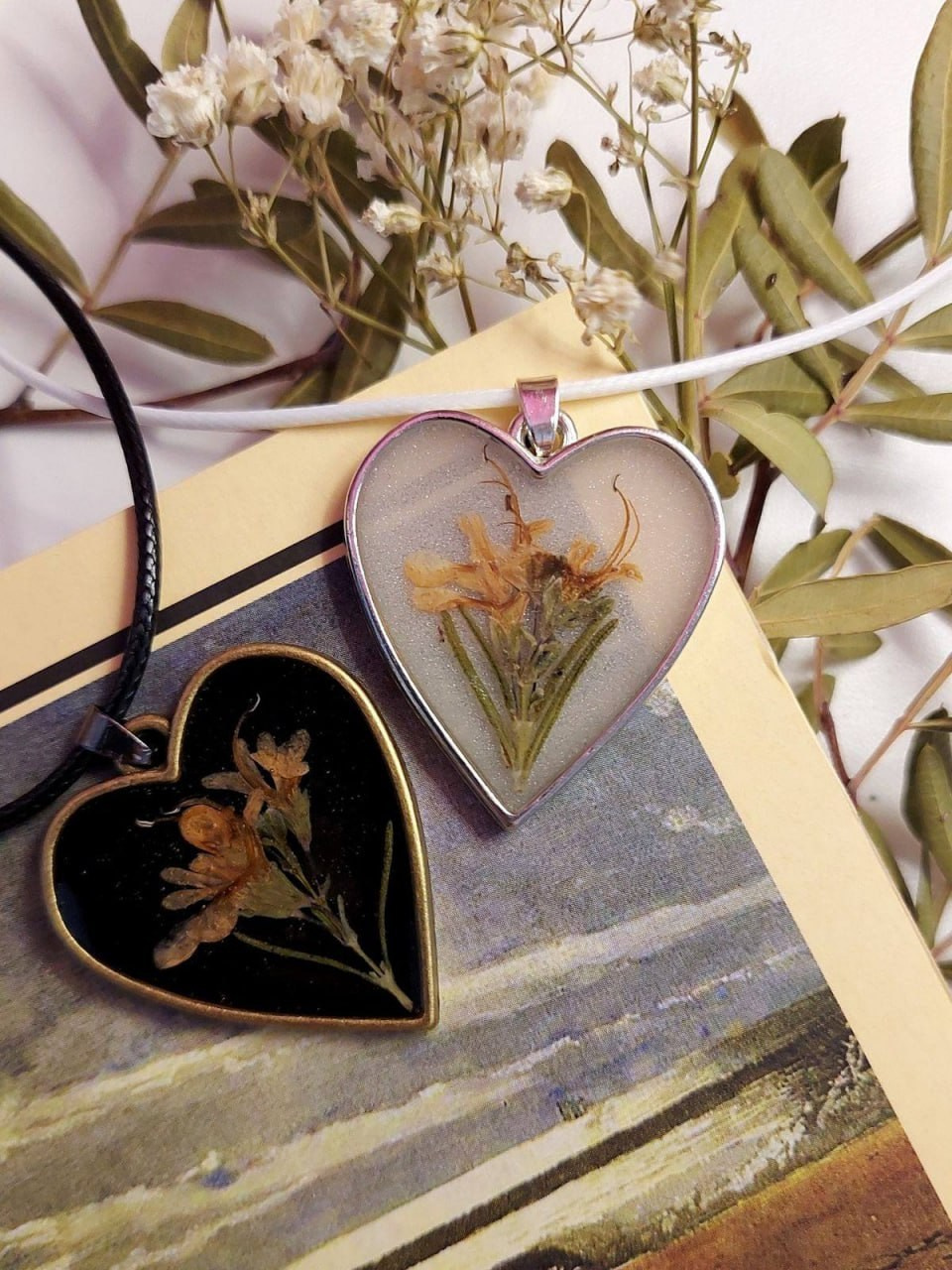 УКРАШЕНИЯ ИЗ ЭПОКСИДНОЙ СМОЛЫ. Творческая лаборатория