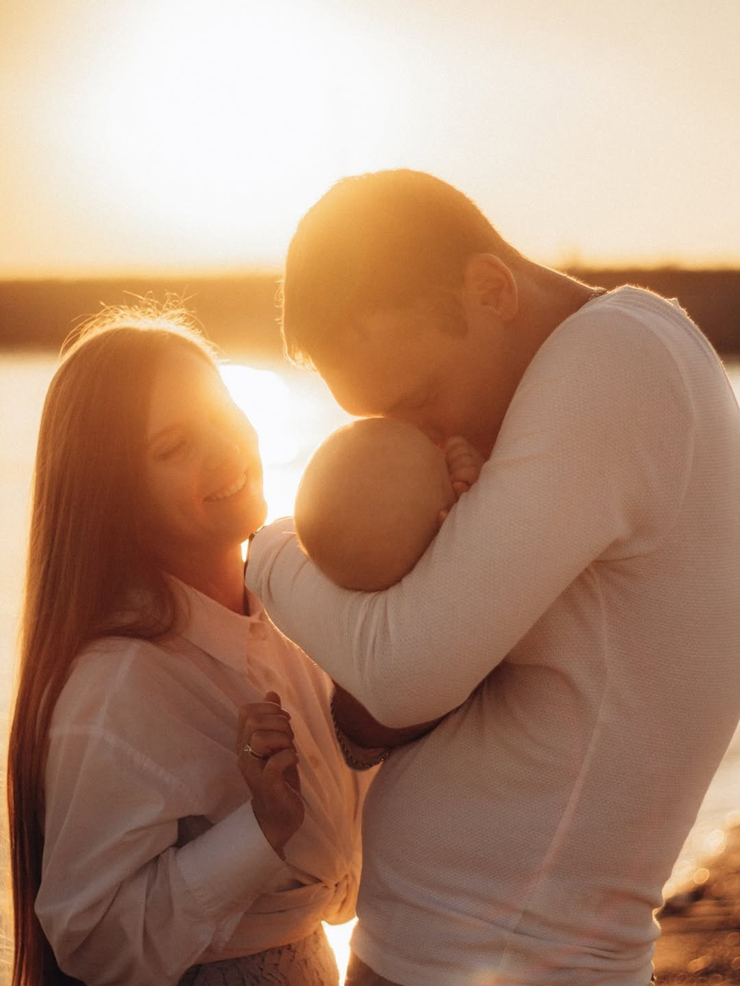 Счастливая семья на прогулке в парке, Новосибирск