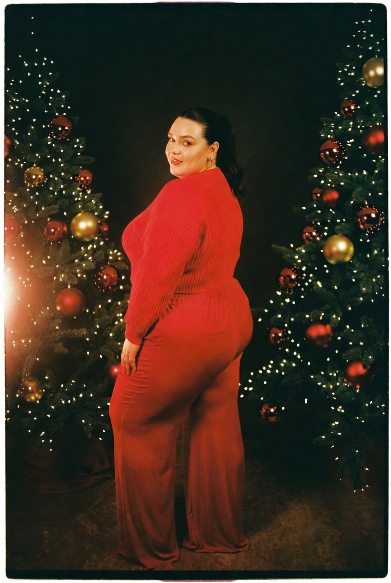 Плюс сайз в красном