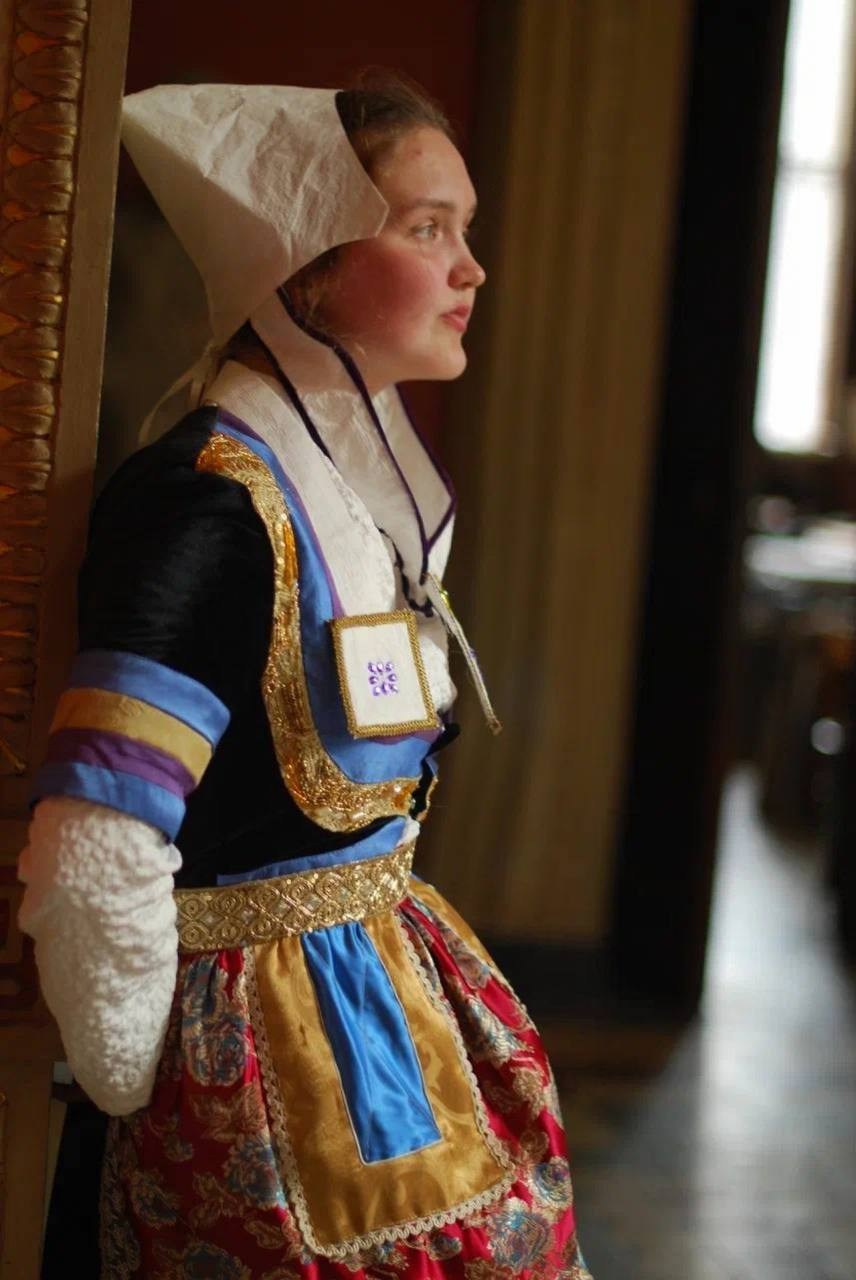 Французский народный. Костюмер, художник кино и телевидения в спб