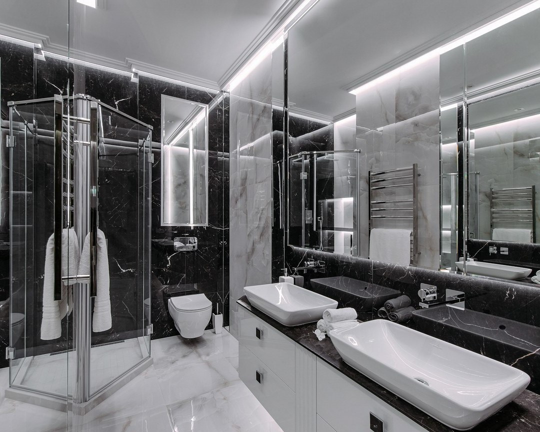 Роскошная ванная комната в чёрно-белом мраморе с зеркалами и подсветкой | Валерия Котович