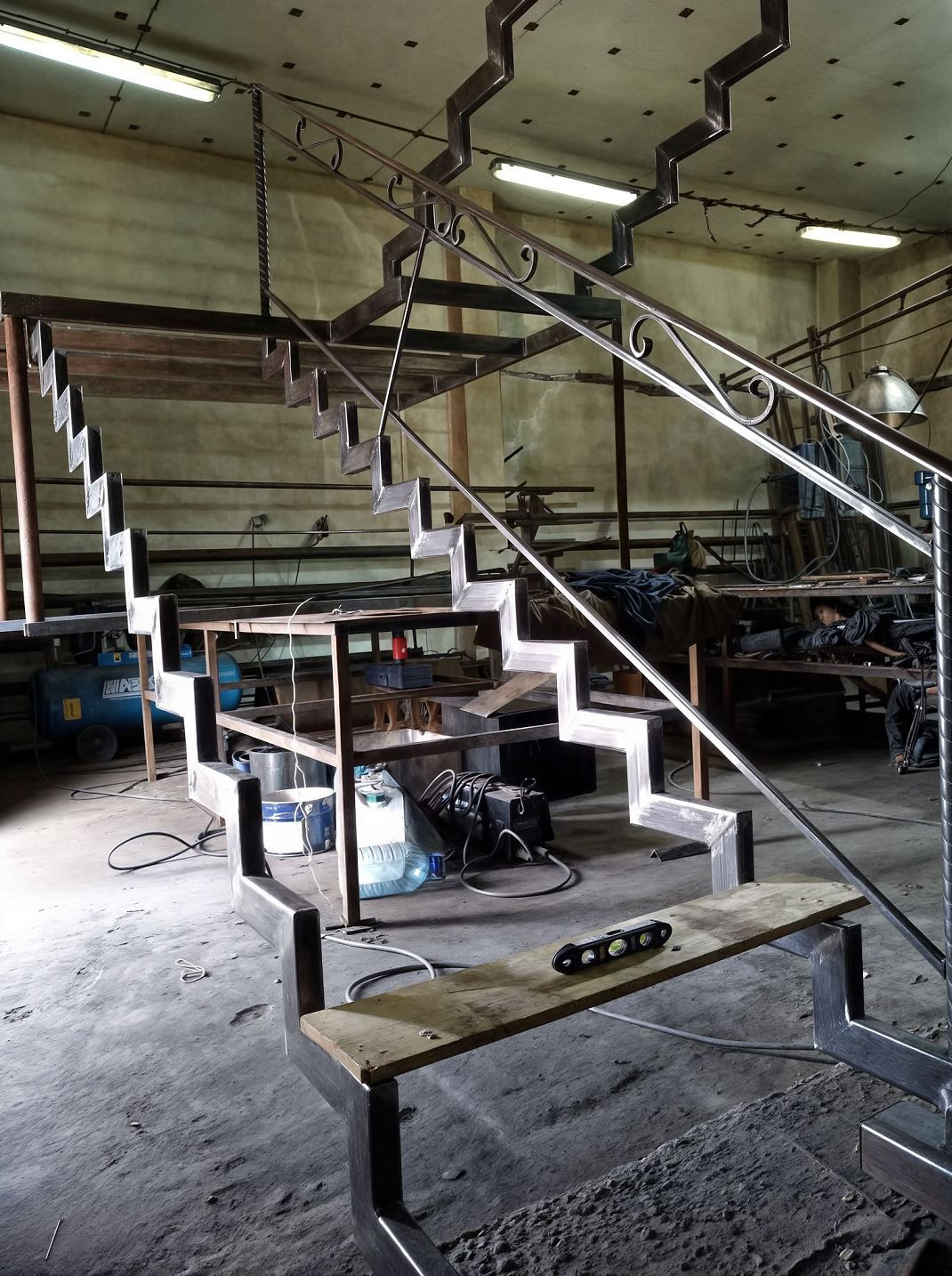 Лестницы и ограждения. Мастерская металла и дерева Вячеслава Вдовина в Иркутске: Эксклюзивные изделия на заказ для вашего дома и бизнеса