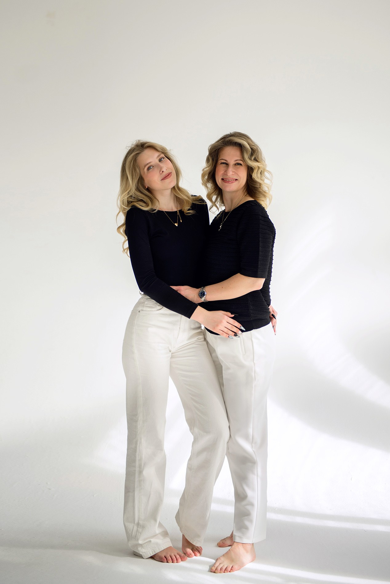 photo shoot for mom and daughter in the studio