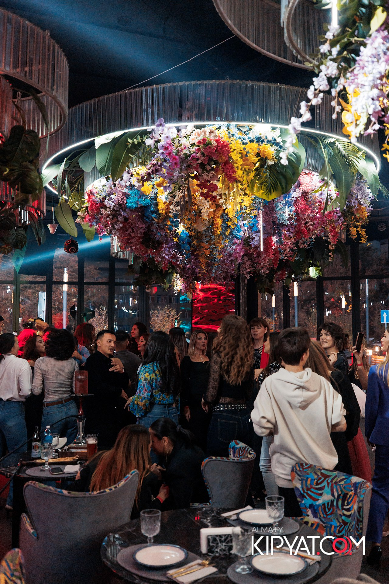 FRIENDS BAR & TERRACE. КИПЯТКОМ АЛМАТЫ!