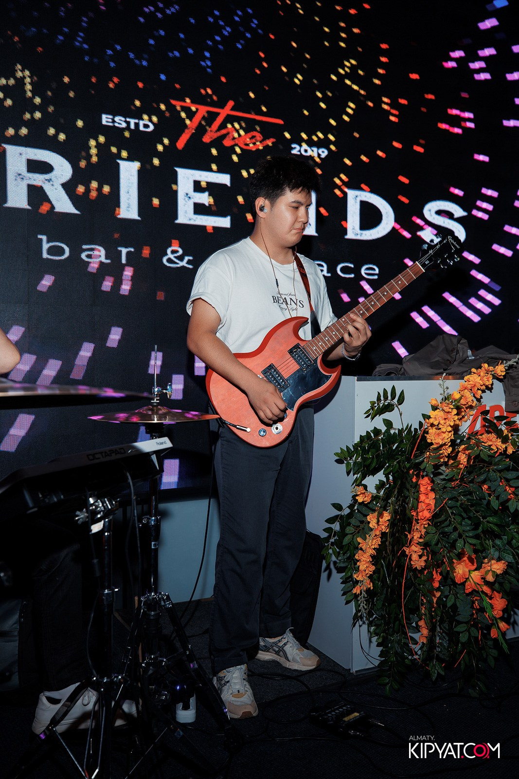 FRIENDS BAR & TERRACE. КИПЯТКОМ АЛМАТЫ!