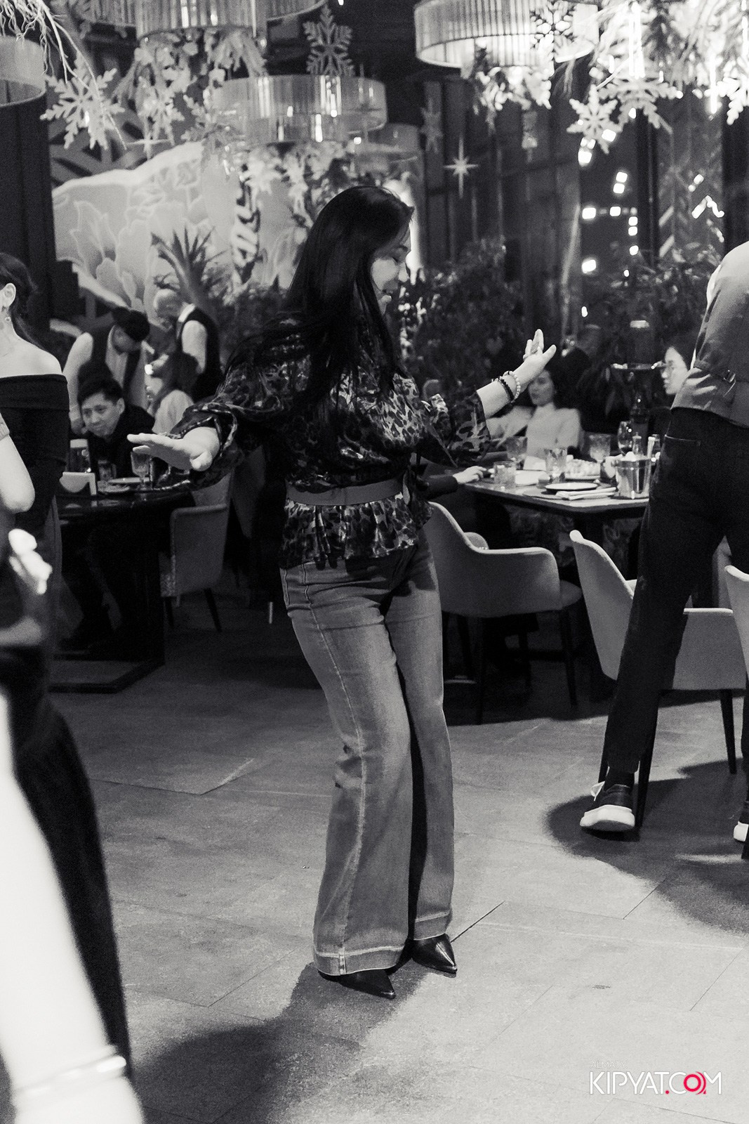 FRIENDS BAR & TERRACE. КИПЯТКОМ АЛМАТЫ!