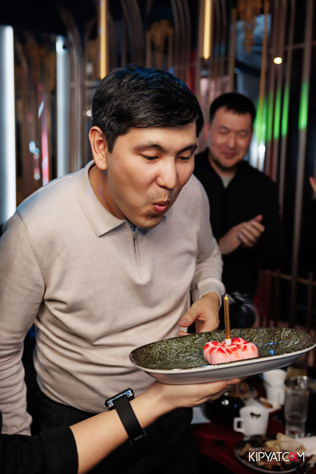 ЗАЯ, НА БИС. КИПЯТКОМ АЛМАТЫ!