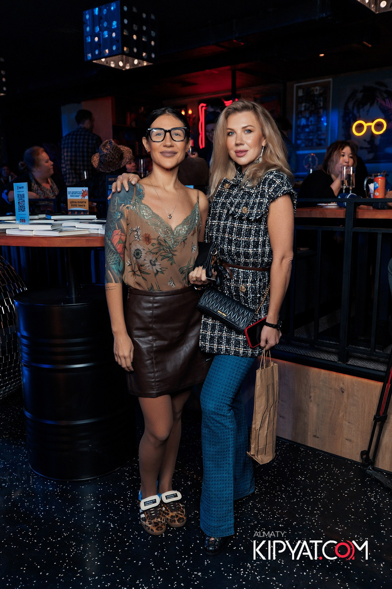 ПРЕЗЕНТАЦИЯ КНИГИ ВИКТОРА ЕЛИСЕЕВА. КИПЯТКОМ АЛМАТЫ!